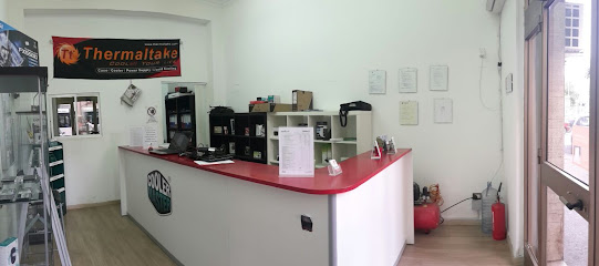 L'interno del negozio PC Expert a Foggia